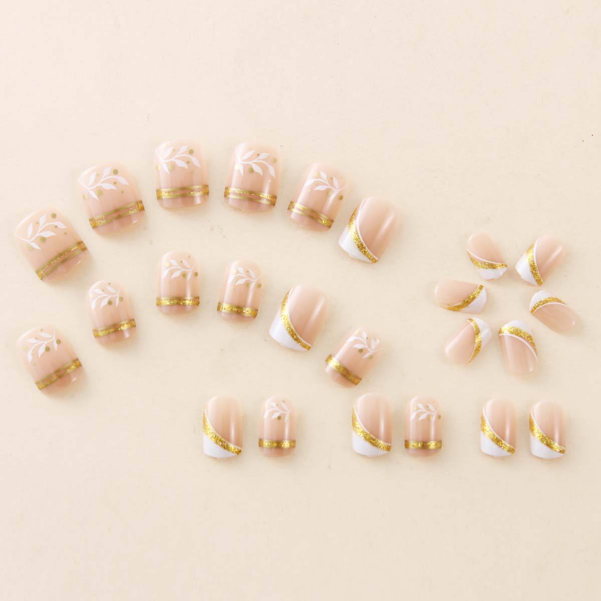 Nail Art Fake Nails - Kurze, quadratische Press-On-Nägel in Nude mit