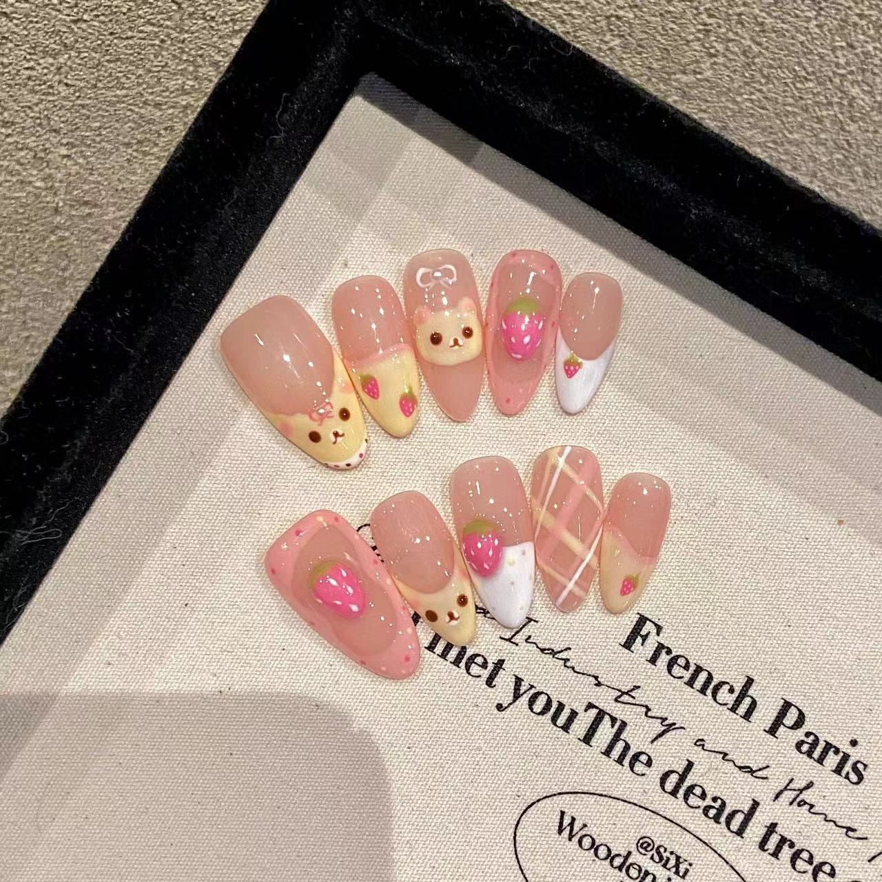 Nail Art Strawberry - 10 Stück rein handgepresste mittelgroße ovale